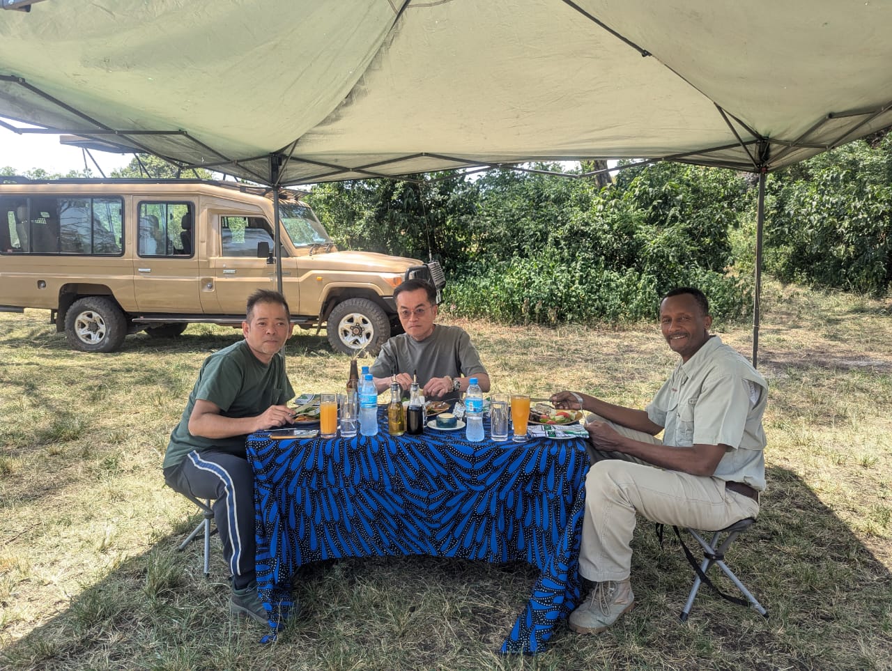 Bush lunch under open sky